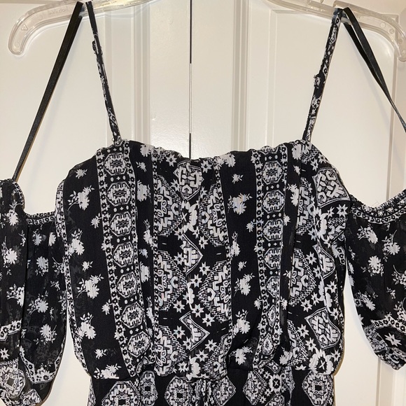 City Triangles Black Floral Print Maxi Dress - Picture 2 of 8